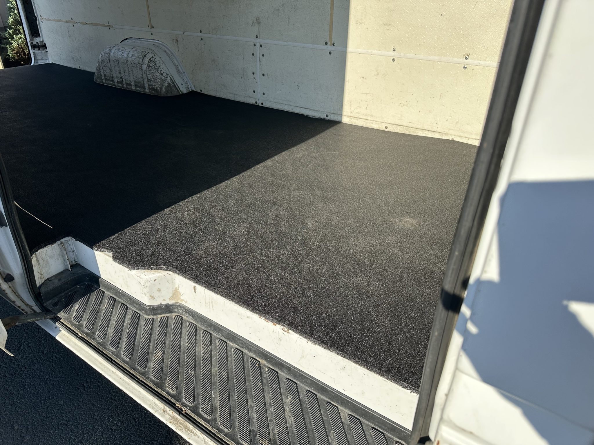 T1N VanTred Custom Rubber Floor Mat for 20012006 Sprinter Cargo Vans