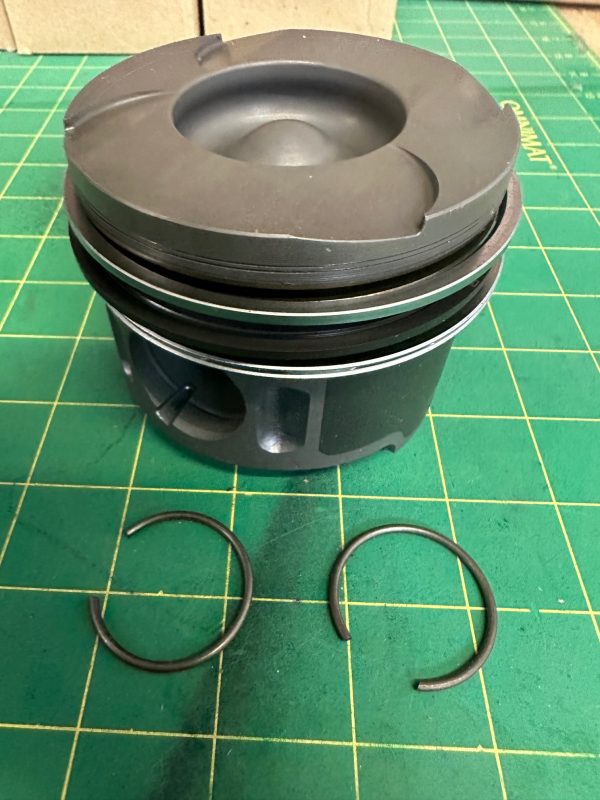 T1N 2004-2006 Sprinter Van 2.7L Engine Piston & Rings Kit  | Std. Kit - Image 3