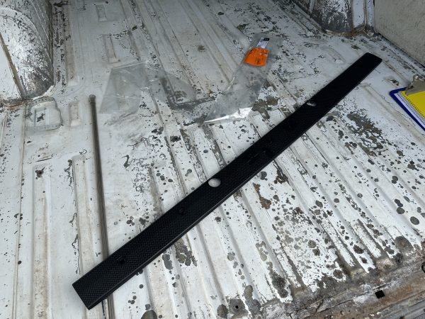 T1N 2001-2006 Sprinter rear door trim Genuine Mercedes lower scuff plate kit - Image 6