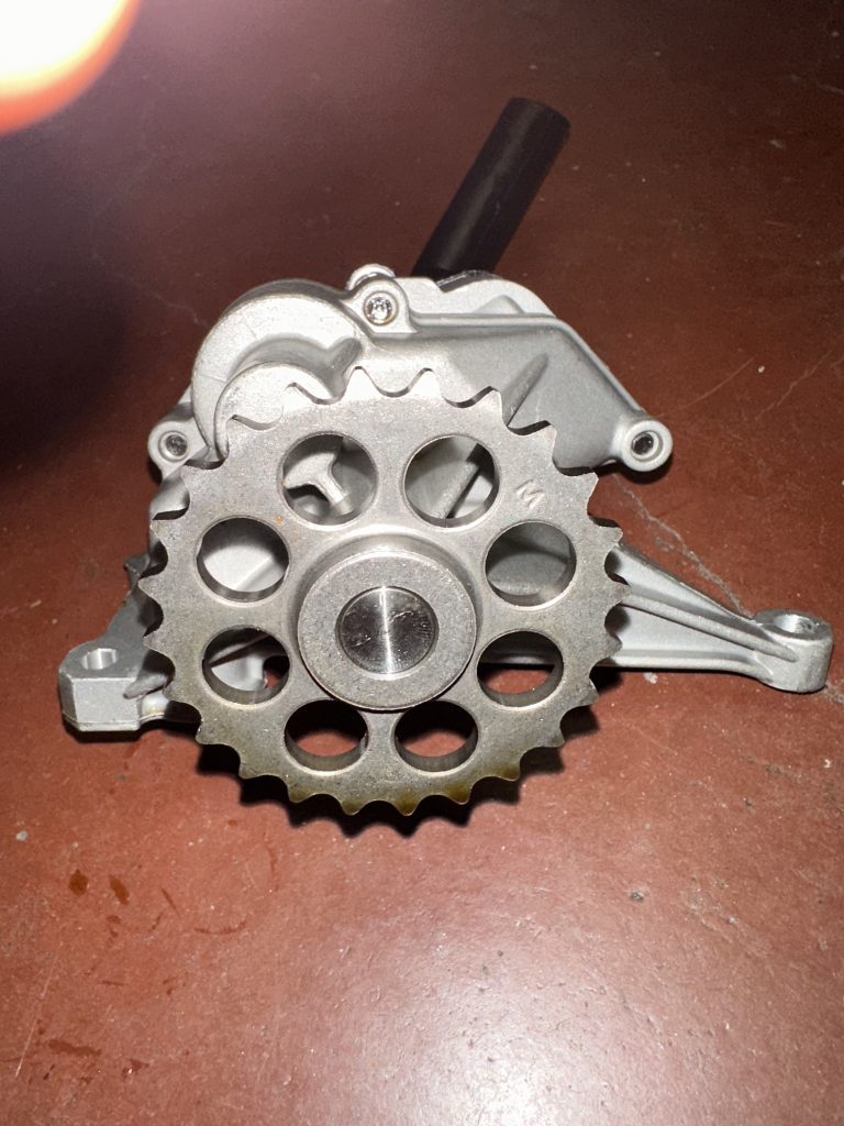 T1N 2001-2006 Dodge Sprinter Van Oil Pump 2.7L engine OM647 5117594AA ...