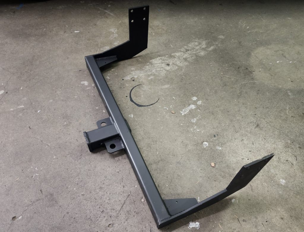 118" Wheel Base 20022006 Sprinter Van Trailer Hitch that Goes Around